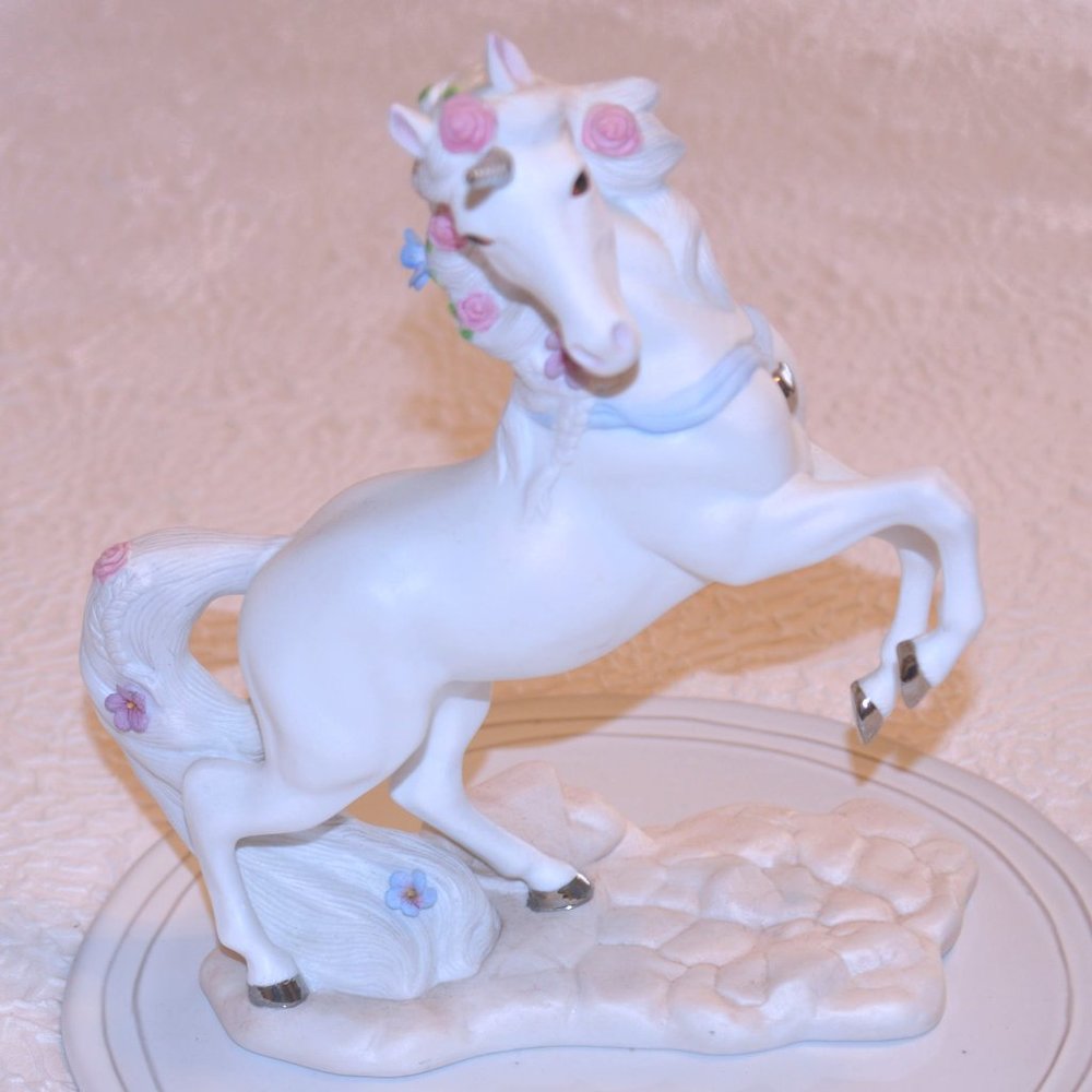 Princeton Gallery 1993 Love's Courtship Unicorn Collection Porcelain Statue